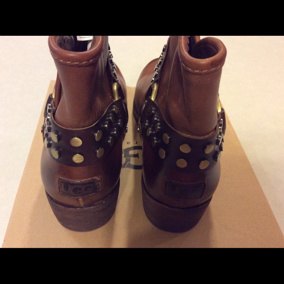 NewUggs boots - Picture 2 of 9